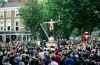 Banksy_justice_crowd.jpg (76525 bytes)
