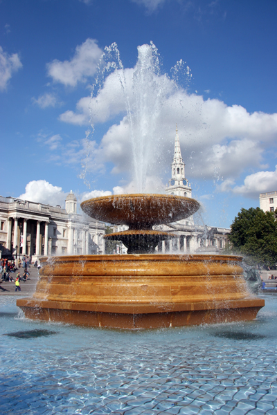 Trafalgar Square fountain