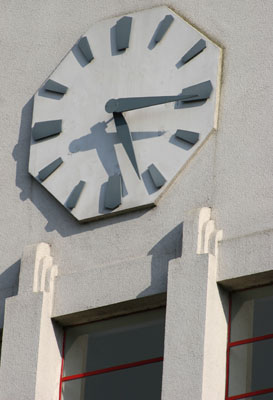 991 Great West Road Clock