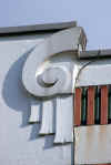 Carillon_great_west_road_art_deco_detail.jpg (47264 bytes)