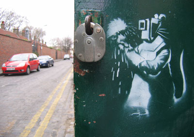 Banksy rat padlock cutter