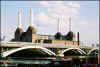 battersea_bridge_and_power_station.jpg (122979 bytes)