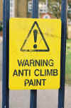 graffiti_anti_climb_sign.jpg (38135 bytes)