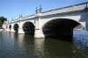 kingston_bridge_daylight.jpg (30452 bytes)