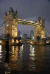 tower_bridge_at_night.jpg (43718 bytes)