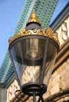 tower_bridge_lamp.jpg (33453 bytes)