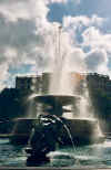 trafalgar_fountain.jpg (22406 bytes)