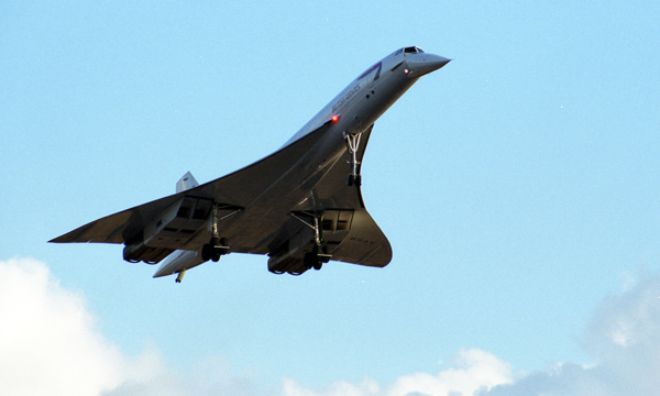 Final Concorde flight coming in to land at Heathrow