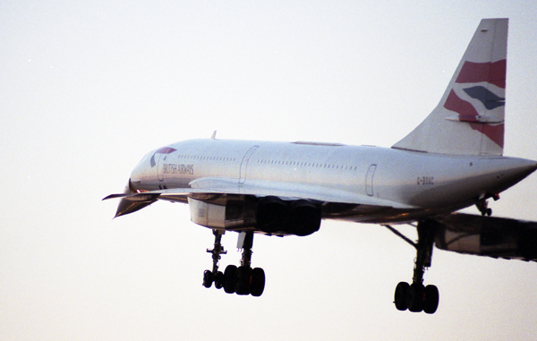 Final Concorde landing at Heathrow 