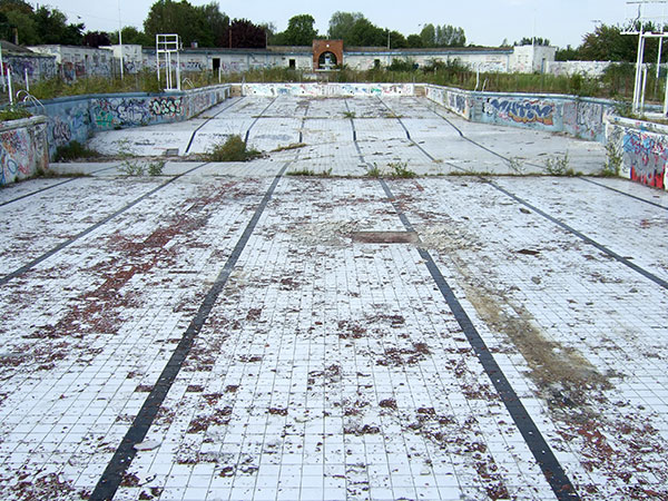 The pool at Uxbridge Lido prior to restoration
