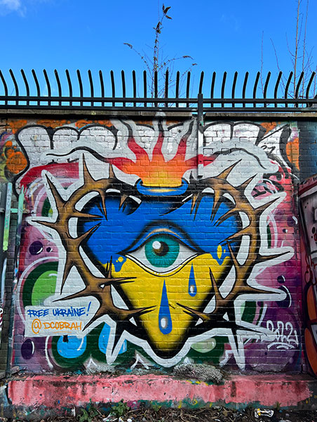 Free Ukraine graffiti in London