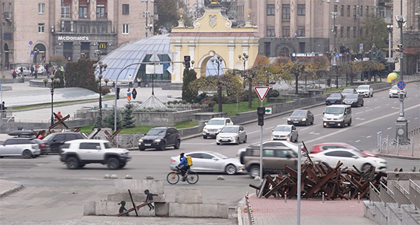Banksy see saw children in Ukraine location