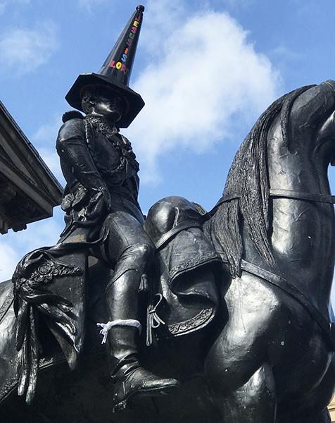 Glasgow, Duke of Wellington statue with traffic cones