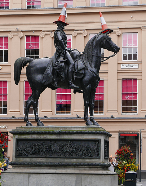 Glasgow, Duke of Wellington statue with traffic cones