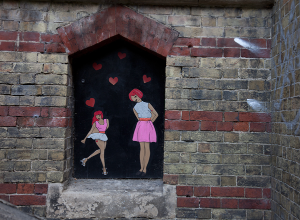 C3 - two figures in Croydon