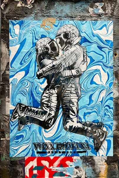 Voxx Romana Space Embrace