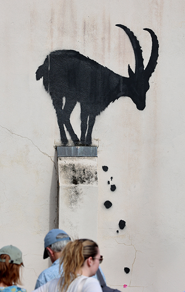 Banksy Kew Bridge goat
