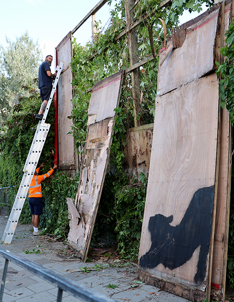 Removal of the Banksy Cricklewood artwork